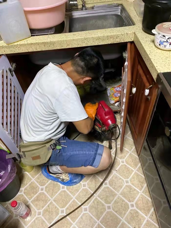 类乌齐通下水道