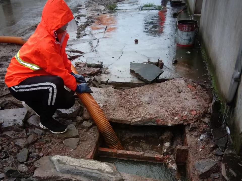 类乌齐专业清理污水池 炜誉市政以规范流程守护城市 “肠道”